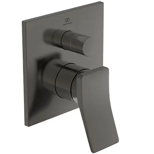 Wandmontierte Badarmatur in Magnetic Grey von Ideal Standard mit zwei Steuerknöpfen und einem kräftigen Wasserlauf-Hebel auf quadratischer Plattenschale.